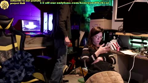 Honey and Bear online show from January 21, 3:37 am