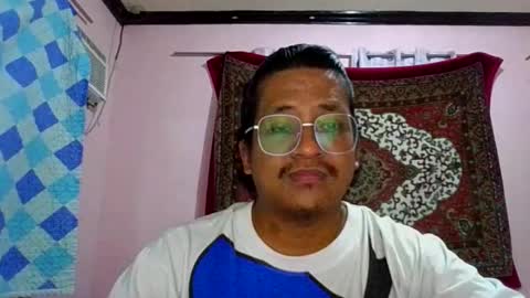 Honeybee online show from June 7, 3:28 pm