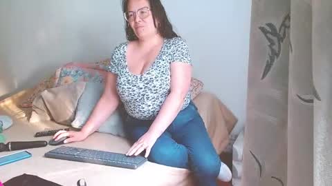 Snapshot of honeyhotpaty chatting on December 12, 9:58 pm sofia online show from December 12, 9:58 pm