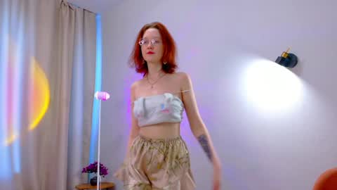 honeypetite_ online show from April 22, 2:08 am