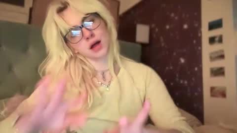 Emi Rose online show from November 24, 7:07 am