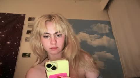 Emi Rose online show from February 13, 8:06 am