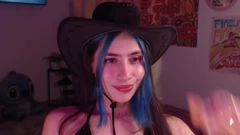 Snapshot of honeyypeaach chatting on December 10, 3:30 am    online show from December 10, 3:30 am