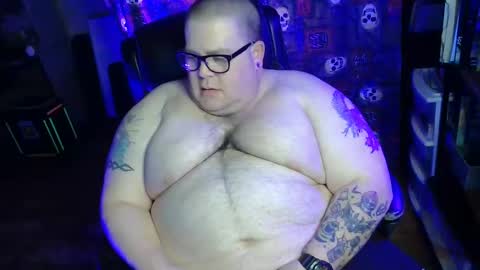 Snapshot of hoosierdaddyxl chatting on October 26, 3:29 am Sir online show from October 26, 3:29 am