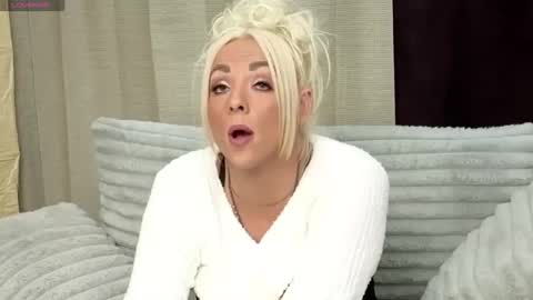 Hope Daylee online show from October 6, 9:10 pm