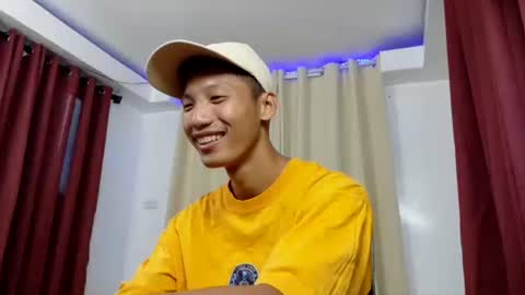 Snapshot of horny_asianmoreno chatting on October 23, 2:13 am ROGER online show from October 23, 2:13 am