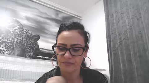 Snapshot of horny_dream2 chatting on October 3, 1:59 am horny_dream2 online show from October 3, 1:59 am