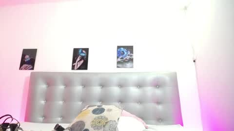 Juliette Roberts online show from May 29, 1:53 pm