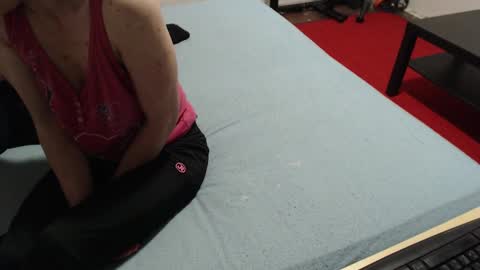 Snapshot of hornycouple21x chatting on January 25, 10:28 pm HornyCouple89 online show from January 25, 10:28 pm