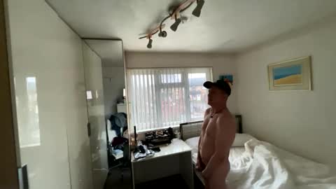 Hornylondon online show from February 24, 7:11 am