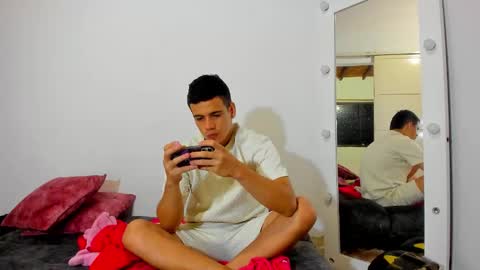 ronald and victoria online show from December 23, 2:07 am