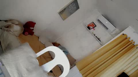 its me CLAUDIA online show from November 11, 6:15 am