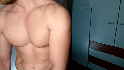 hot_italianboy online show from May 27, 10:18 pm
