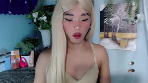 Khianna online show from April 16, 9:39 pm