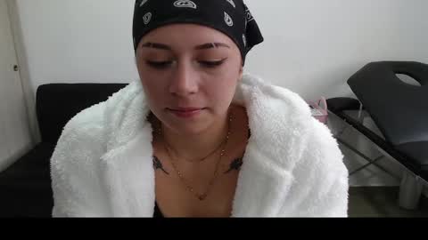 Mia online show from March 5, 6:12 pm