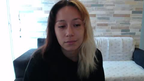 Mia online show from October 8, 1:39 pm