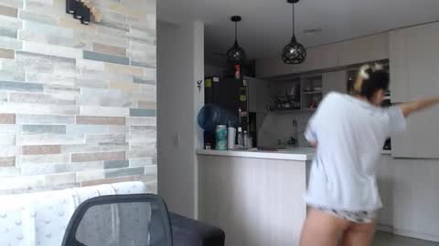 Mia online show from September 30, 5:45 pm