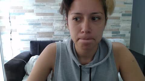 Mia online show from October 4, 6:17 pm