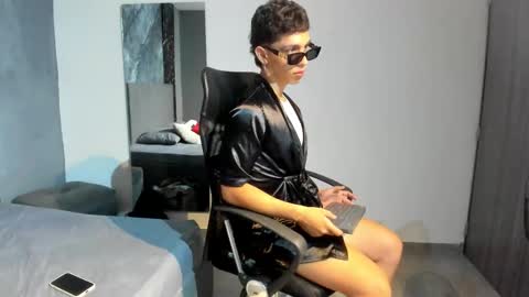 Hot Summer Boy online show from January 17, 12:42 am