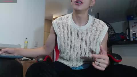 Snapshot of hot_twinks83 chatting on October 16, 12:38 pm hot_twinks83 online show from October 16, 12:38 pm