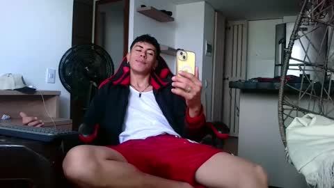 Snapshot of hot_twinks83 chatting on September 24, 12:34 pm hot_twinks83 online show from September 24, 12:34 pm