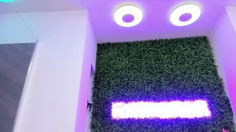 hotfallingdevil online show from December 5, 6:34 am