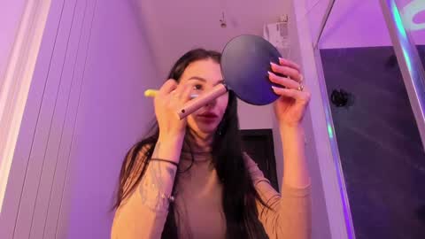 hotfallingdevil online show from March 16, 5:44 am