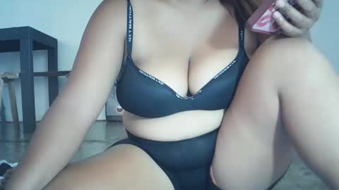 hotflowerclit online show from January 7, 2:16 am