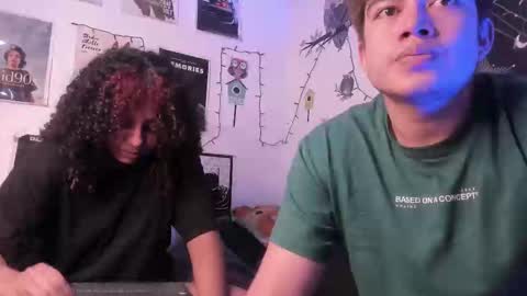 Snapshot of hothoneychile chatting on October 27, 12:21 am Sam and Nico online show from October 27, 12:21 am