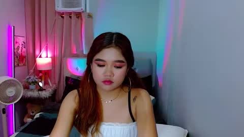 Layla online show from December 14, 10:24 am