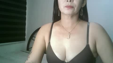 hotmamajen4u online show from May 6, 3:01 am