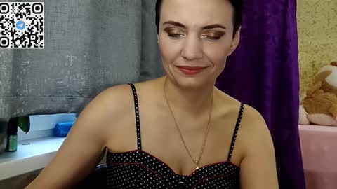 hotmamaqueen234 online show from March 27, 9:43 am