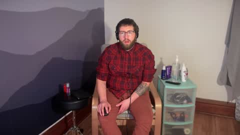 Snapshot of hotmplspunk chatting on February 8, 1:54 pm Jared online show from February 8, 1:54 pm