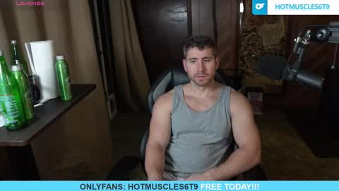 hotmuscles6t9 online show from March 9, 10:42 am