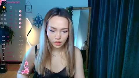 hello Im Eva online show from December 22, 11:44 am