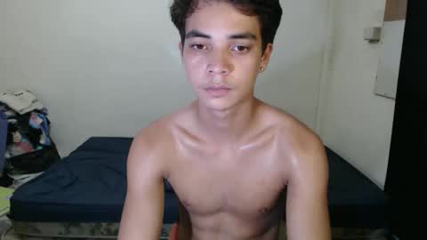 hottiespydie online show from December 3, 5:52 am