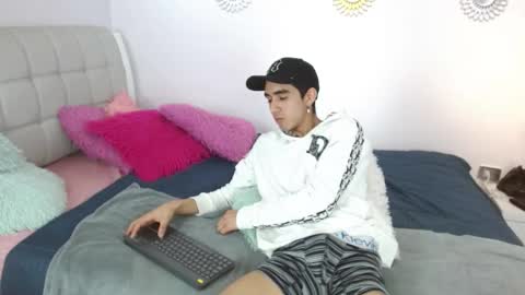 hottiie_guy online show from November 28, 6:26 pm