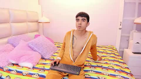 hottiie_guy online show from October 6, 6:48 pm