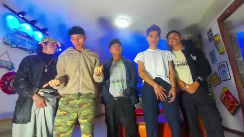 Snapshot of howents chatting on March 12, 4:08 am HOWENTS online show from March 12, 4:08 am