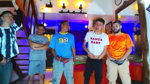 Snapshot of howents chatting on October 1, 4:22 am HOWENTS online show from October 1, 4:22 am