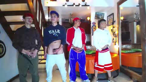 Snapshot of howents chatting on September 9, 2:11 am HOWENTS online show from September 9, 2:11 am