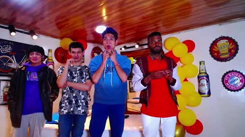 Snapshot of howents chatting on February 5, 2:40 am HOWENTS online show from February 5, 2:40 am