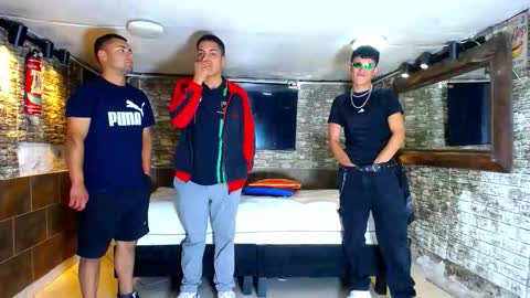 Snapshot of howents chatting on October 11, 3:44 am HOWENTS online show from October 11, 3:44 am