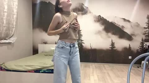 Chloe online show from December 18, 2:23 pm