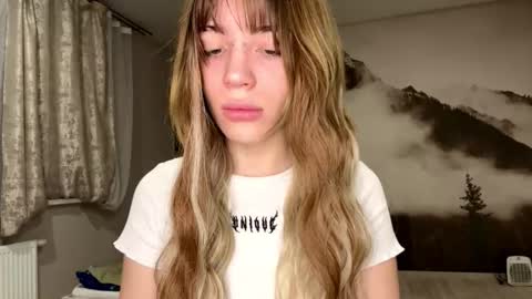 Chloe online show from December 14, 1:06 pm