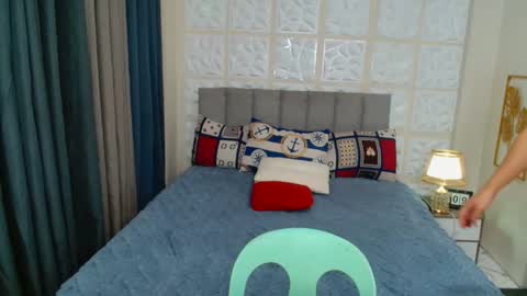 Snapshot of hugeiscomingtoyou chatting on October 11, 4:32 pm bigcock  ashley  DONT FORGET FALLOW ME AND THUMBS UP online show from October 11, 4:32 pm