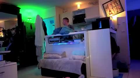 Hugo online show from February 12, 9:18 pm