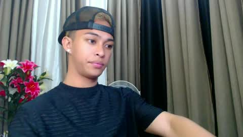 hunk_edward online show from June 27, 8:09 am