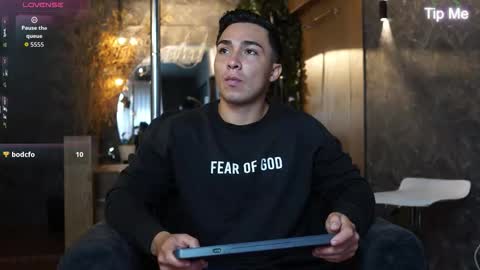 hunk_ryan online show from November 26, 3:53 pm