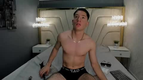 hunterheat_ online show from September 18, 12:42 pm